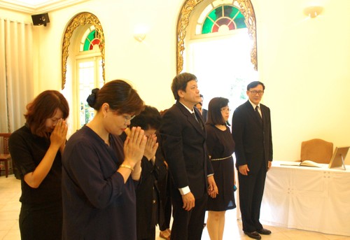 VOV’s leaders pay tribute to the Thai King - ảnh 1